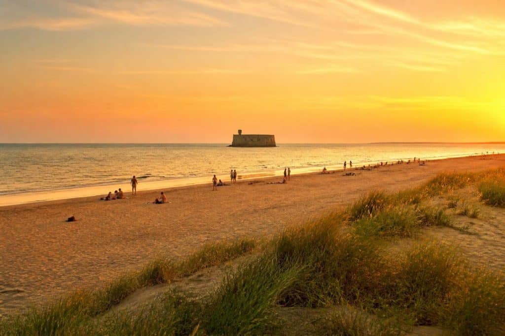 Plage des Saumonards à Oléron : sable fin, naturisme et vue sur Fort Boyard