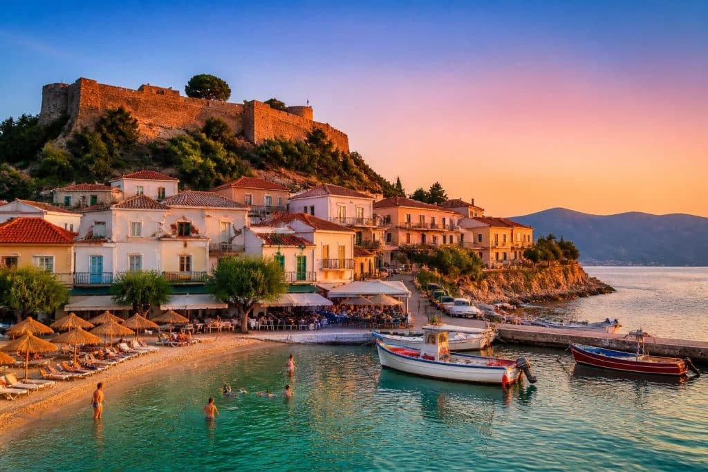 Kassiopi village Corfu : découvrir charme, histoire et plages incontournables